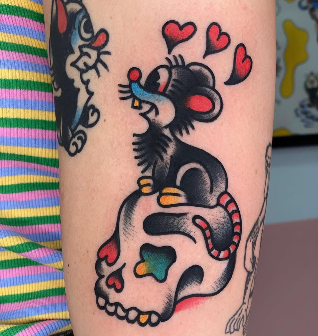 Tattoo para @luilusch , gracias por la confianza!!! 💀🐀 
Hecho en @borntolosetattoovlc , citas o consultas DM📩
.
.
.
.
.
.

#tattoo #tattoos #tattoodesign #valencia #tattooing #boldtattoos #bright_and_bold #traditionaltattoos #classictattoo #tattooflash #spain #ink #inked #tattooculture #tattooideas #spaintattoo #spaintattooartist #inkstagram #traditionaltattooing #oldschooltattoo #tradworkers #traditionalartist #boldwillhold #americantraditional #traditionalclub #skull #skulltattoo #rat #rattattoo #cute