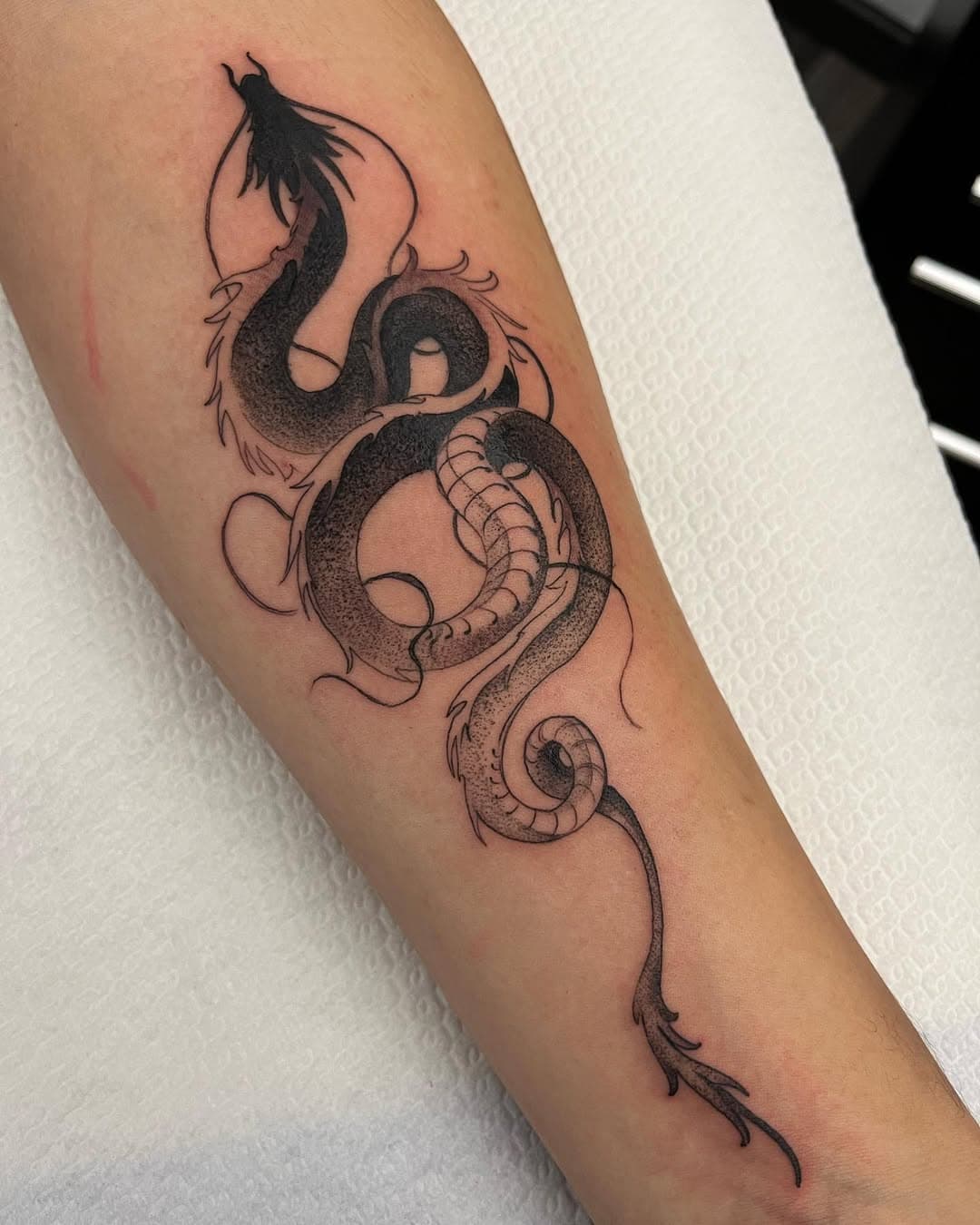 Dragon 
#dragontattoo #blackwork #tattoo#art #design #3rl #artist #tattooideas #tattooist #daimanatattoo #salento #salentotattoo #kolin 
@daimanatattoostudio