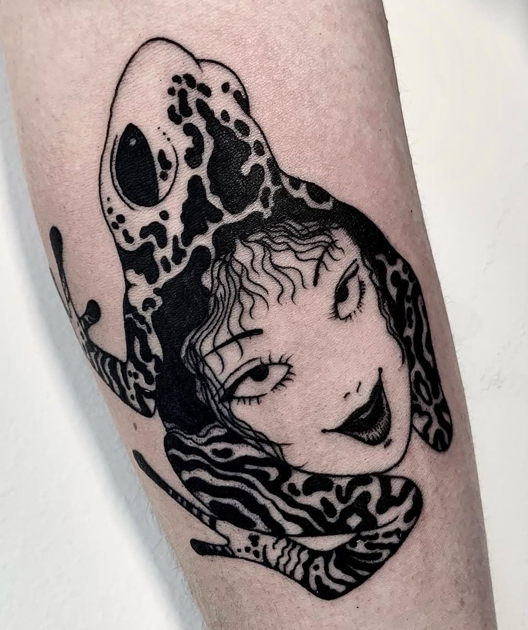 笑顔のカエル

#tattoo #tattoos #blackwork #junjiito