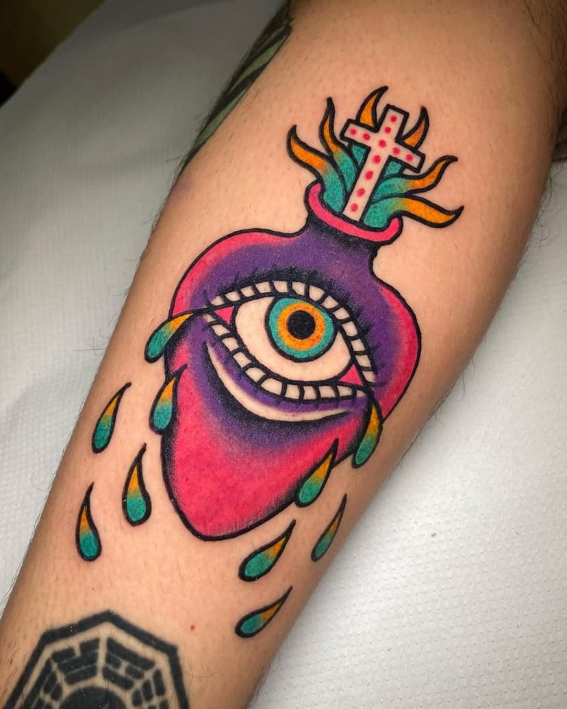 Sagrado corazón para @acone94ren 💖👁️
.
Hecho en @blessedartattoobcn 
.
.
.
.
.
#flashtattoo #oldschooltattoo #traditionaltattoo #sagradocorazon #sacredhearttattoo #sacredheart #traditionalhearttattoo #oldschoolhearttattoo #oldschooleyetattoo #trippytattoo #psychedelictattoo #lsdtattoo #psychedeliceye #psychedelicheart #psychedelicart #medeatattoo