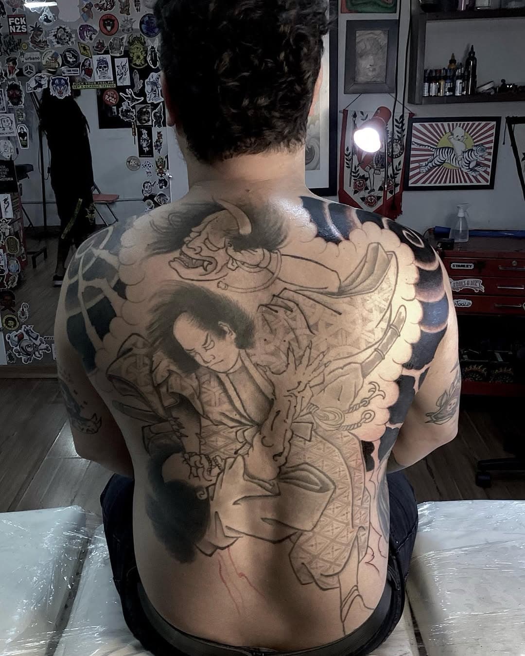 Backpiece em andamento! Já já termina!
@spacemonkeytattoo