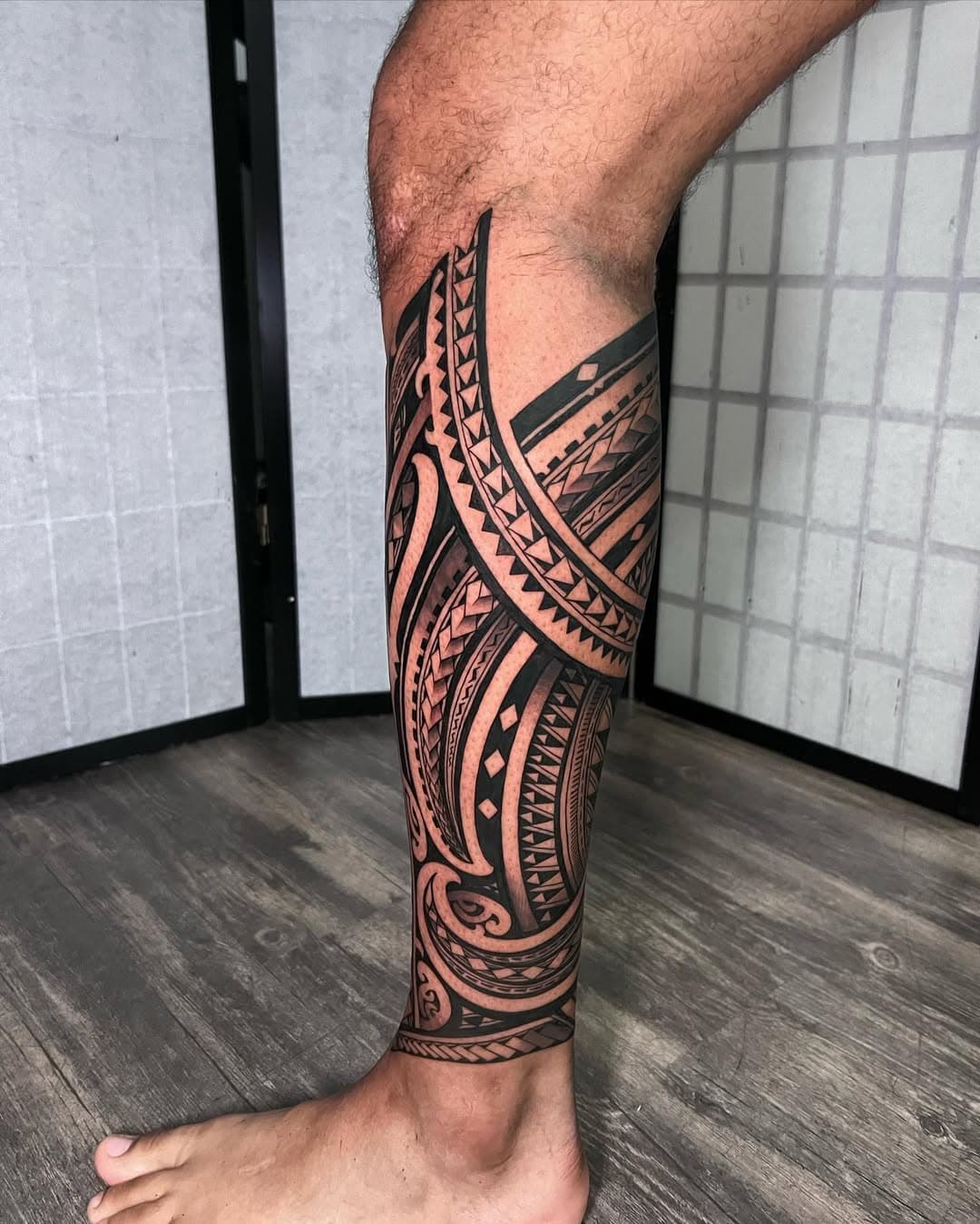 Just a little reminder to myself that I can still do Polynesian tattoos. We were able to knock out almost this entire outer calf sleeve in one strong session. 

#polynesiantattoo #hawaiitattoo #needleninja