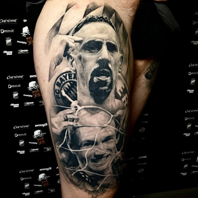 ⚽️Robbery⚽️
Werbung-catched a healed picture from this @fcbayern @arjenrobben @franckribery7 upperleg i finished at the DMAX show😃🙌🏻
Hope you like it buddies😃🙌🏻
I wish you a super rockin day!!! Hell yeah🤘🏻😎🤘🏻
Done with:
CheyenneSolnova Unlimited 3.5, Intenze @bobtyrrell Set, 3,5 liner, 5rs, 7,13,17magsoft Cheyennecartriges
Hell YeAh & Rock n roll!💥💣🚀#cheyenneprofessionaltattooequipment #inkbooster #intenze #intenzeink #inkprotector #tadoo #dermalizepro #wantplay #thelvxlightofficial #cheyennefamily #funkeyewear #arjenrobben #frankribery #frankribery7 #robbery #fcbayern #protectyourart #squidster_skinmarker #cleanyskin_tattoo_wipes #studio22skinartlandsberg #sullen  #solnovaumlimited #instaartist #instagood #instadesign #tattoo #tattoos #benebader #tattoooftheday #cheyenne_tattooequipment