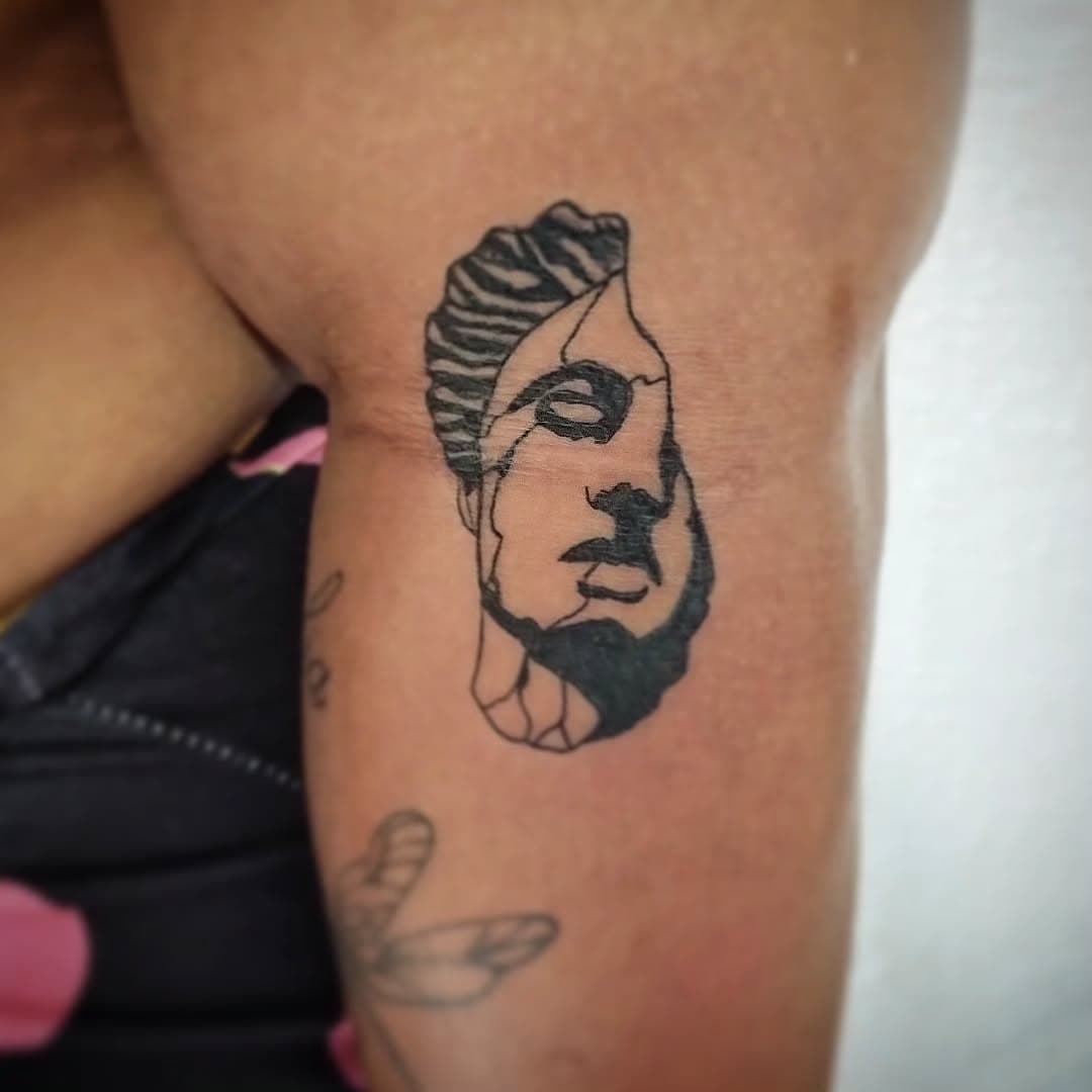 Statue 
•
•
•
#tattooed #tatuagemfeminina #tattoostyle #tattooideas #artenapele🎨 #tattooist #tattoo #tatuagem