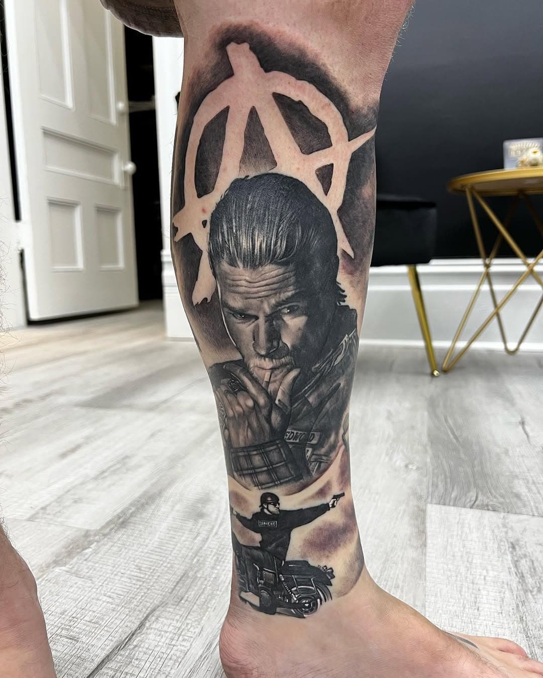 Finished piece of a Jax Teller piece. Done using the best @boundbychaos
@nucleartattoo @nucleartattoosupply @fkirons @hivecups @hivecaps @empireinks @snailtrailstencilgel 
#boundbychaos #kayossink
•
•
•
•
•
•
#visaliatattoos #visalia #tularetattoos #tattoo #tattoos #inkeeze #ezdermdefender #fkirons #solidink #empireinks #snailtrailstencilgel #papacartridges #papatattoo #nucleartattoosupply #hivecups #hivecaps #blackworkgloves #nucleartattoo