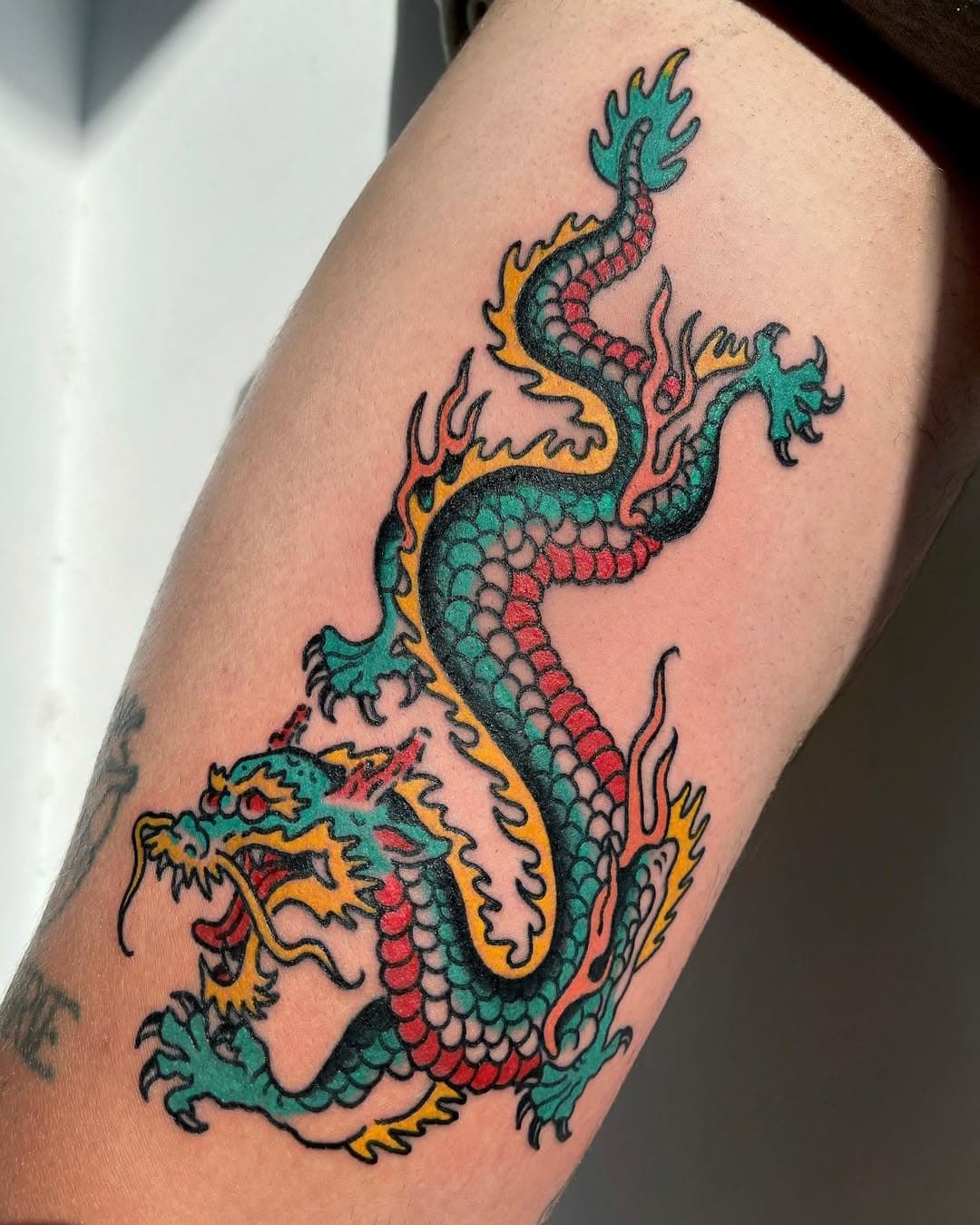 Ryu que se lleva mi compi @david_fellini …muchas gracias por el aguante!! 
Hecho en @lemattattoo.bcn 
.
.
.
#barcelonatattoos #firedragon #traditionaltattoo