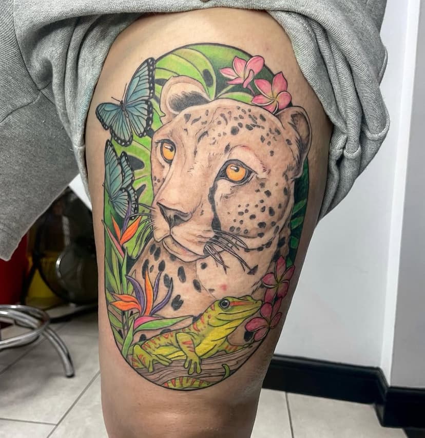 Finished Lydia’s cheetah and gecko friends last week. This is mostly healed with a some fresh finishing touches. I LOVE doing stuff like this if anyone wants colourful animal/plant pieces I’d love to do them for you 

#tattoo #tattooartist #essextattoo #colourtattoo #cheetahtattoo