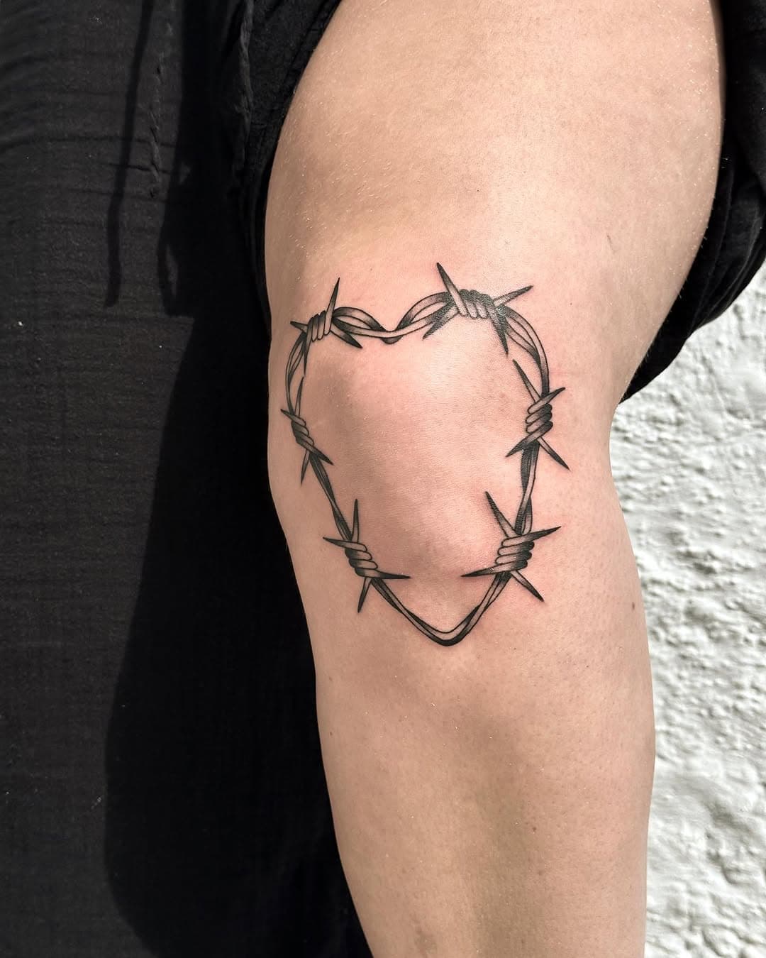 tb to this fun one!
.
.
.
.
.
.
.
.
.
.
#kneetattoo #barbedwiretattoo #barbedwire #oldschool #oldschooltattoo #traditionaltattoo #traditionaltattoos #blackwork #blackworktattoo #inked #femaletattooartist #inkedgirls #trondheimtattoo #ecotat