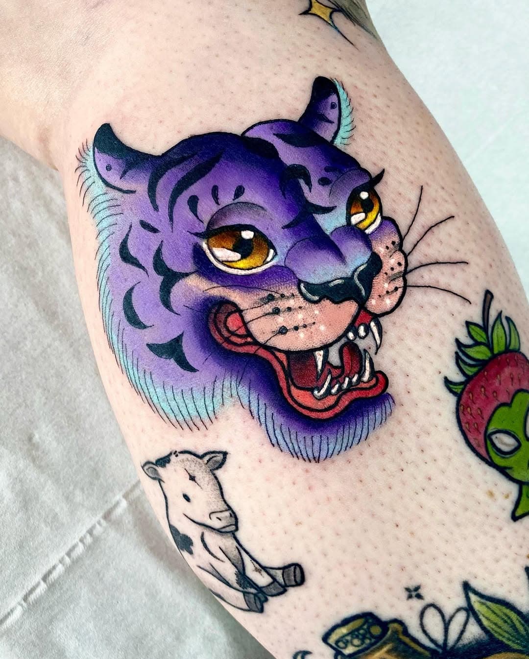 Funky tiger for beautiful Fern today 🐯 
Thankyou for the chats and fun colour ideas 🫶🏻

🐯 🐯 

#tigertattoo #tigerfacetattoo #tigerface #colourfultigertattoo #tigerhead #tigerheadtattoo #uktta #essextattoo #londontattoo #tattoosandflash #flashtattoo #flashworkers #illustrativetattoo