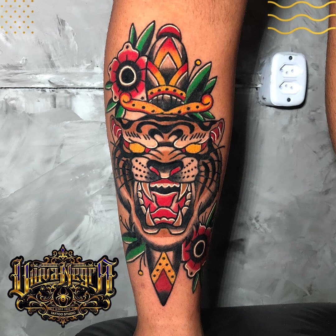 Mais um Old School autoral! 👉Arrasta pro lado ver os detalhes desse Tigre que ficou foda do meu brother @lucasx.f 
.
.
.
.
#tattoooldshcool #oldschool #tattootigre #caucaia #caucaiacity