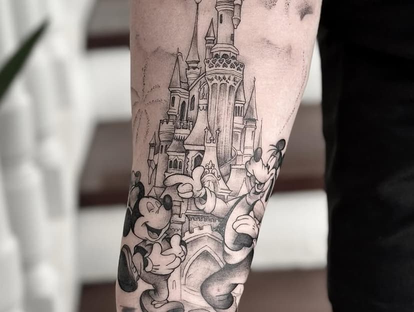 Castillo Disney con Mickey y Goofy que me encantó hacer hace ya unos días en @notretattoo 🖤🌿
Gracias Jesus!!!
#tattoo #asturiastattoo #disney #disneytattoo #mickeytattoo #goofytattoo #mickeymouse #castle #disneylove #finelinetattoo #tattoolovers