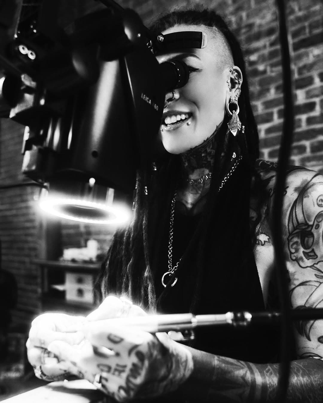 Passion in action 💡

Photos by @shayan.asgharnia 

#royalheritagetattoo #goldjeweler #goldpiercingjewelry #stephanieandersxo #badasswomen #downtownlosangeles #goldstandard