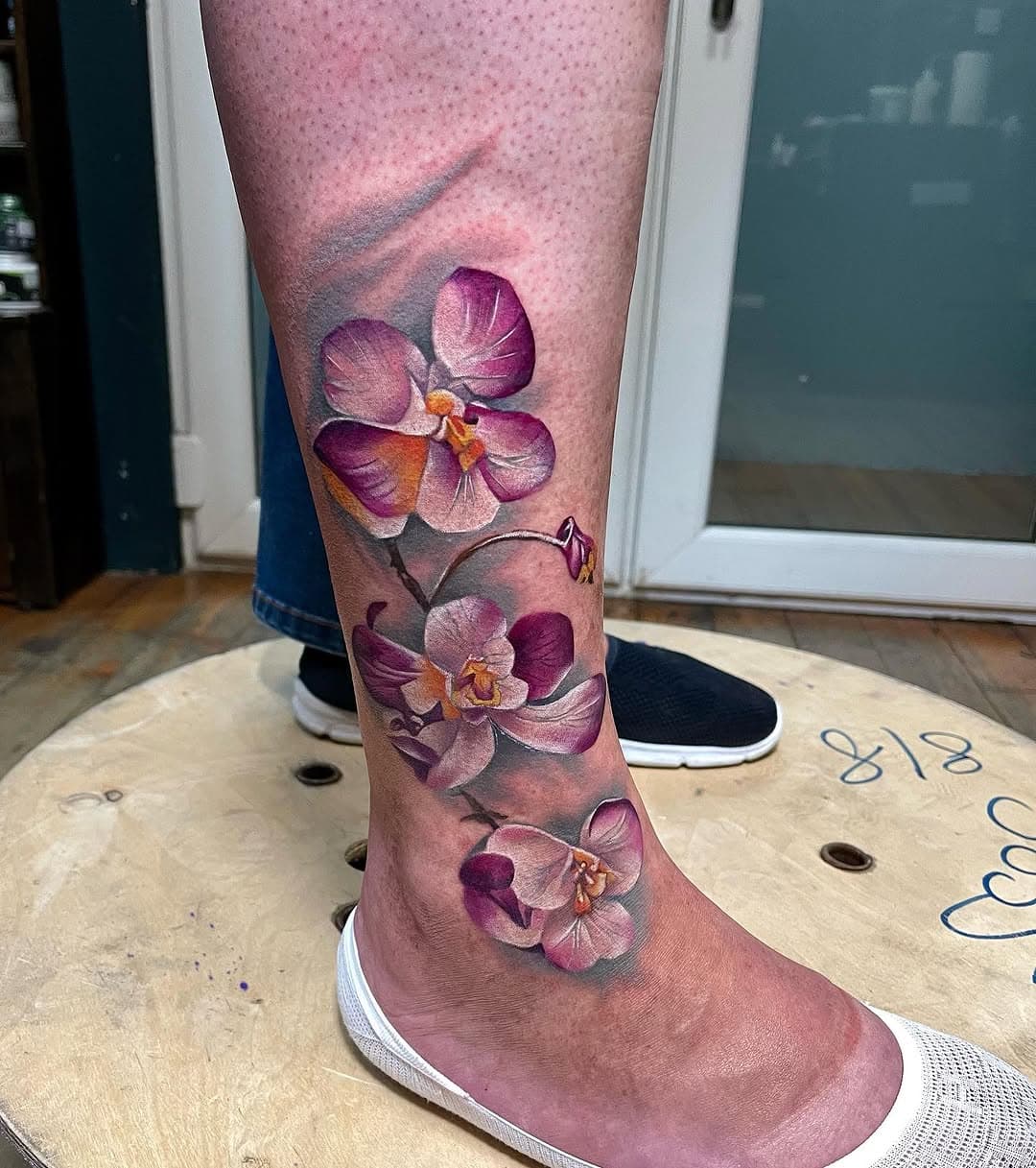 Feeling the summer vibes with these flowers 🌸 it’s been a long time since I posted, so I hope you like them. More to come 🙏🏼 #tattooartistmagazine #medway #Rochester #superb_tattoos #uktoptattooartists #crazyytattoos #thebesttattooartist #cooltattoos #colourtattoos #tattoos #ink @barber_dts  @intenzetattooink @eikondevice @h2oceanloyalty @aftercareh2ocean. #intenzetattoofamily #intenzetattooink @tatsoul #envycartridges #envyneedles  @critical @timelessartcrew @unigloves @superbtattoos
@critical