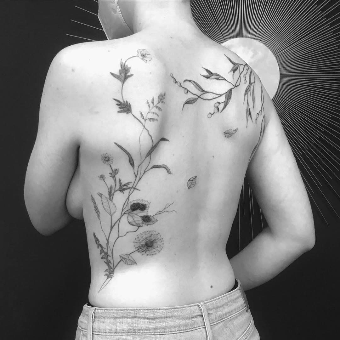 She is nature. Thank you so so much for trusting me with your first (!) tattoo 🖤 The left side is healed without touch-up (we only added some white highlights), right side is fresh. Swipe for a video 🙏🏼

#natureart #bodyflow #freehandtattoo #freehand #tattooart #lineart #lineworktattoo #finelinetattoo #fineline #art #arte #arts #tattooart #ink #inked #tattooartist #pictureoftheday #germantattooers #femaletattooartist #nrw #münster #münsterliebe #ms4life #ms4l