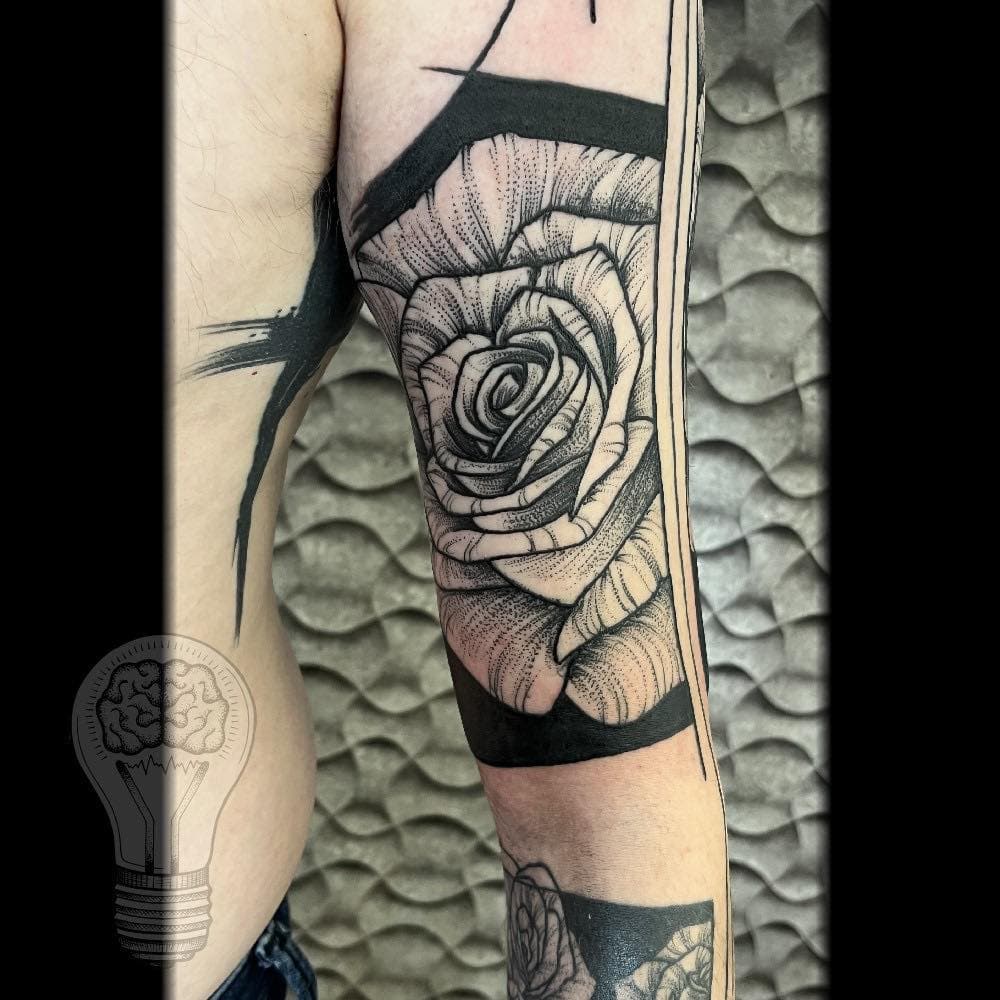 Für Termine schreibt mir eine E-Mail an 
tattoo@springender-punkt.com mit eurer 
Telefonnummer, wann ihr am besten erreichbar seid und eurem Motivwunsch.

#derspringendepunkt #tattoo #gerlingen #blackwork #ditzingen #linework #stuttgart #leonberg #rose #rosetattoo #blackworktattoo #lineworktattoo