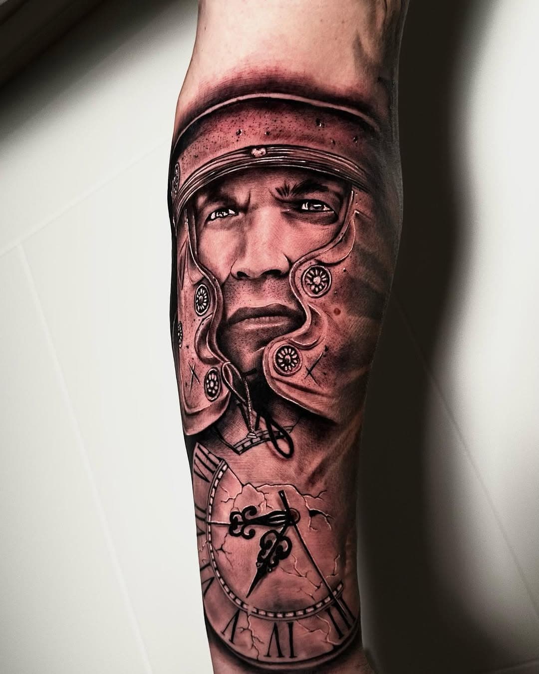 Roman Legionary #legionarytattoo #soldiertattoo #blackandgreytattoo #inktattoo #inkedmagazine #tattooart #tattooed #münchentattoo #gilchink #fabiotattoo13