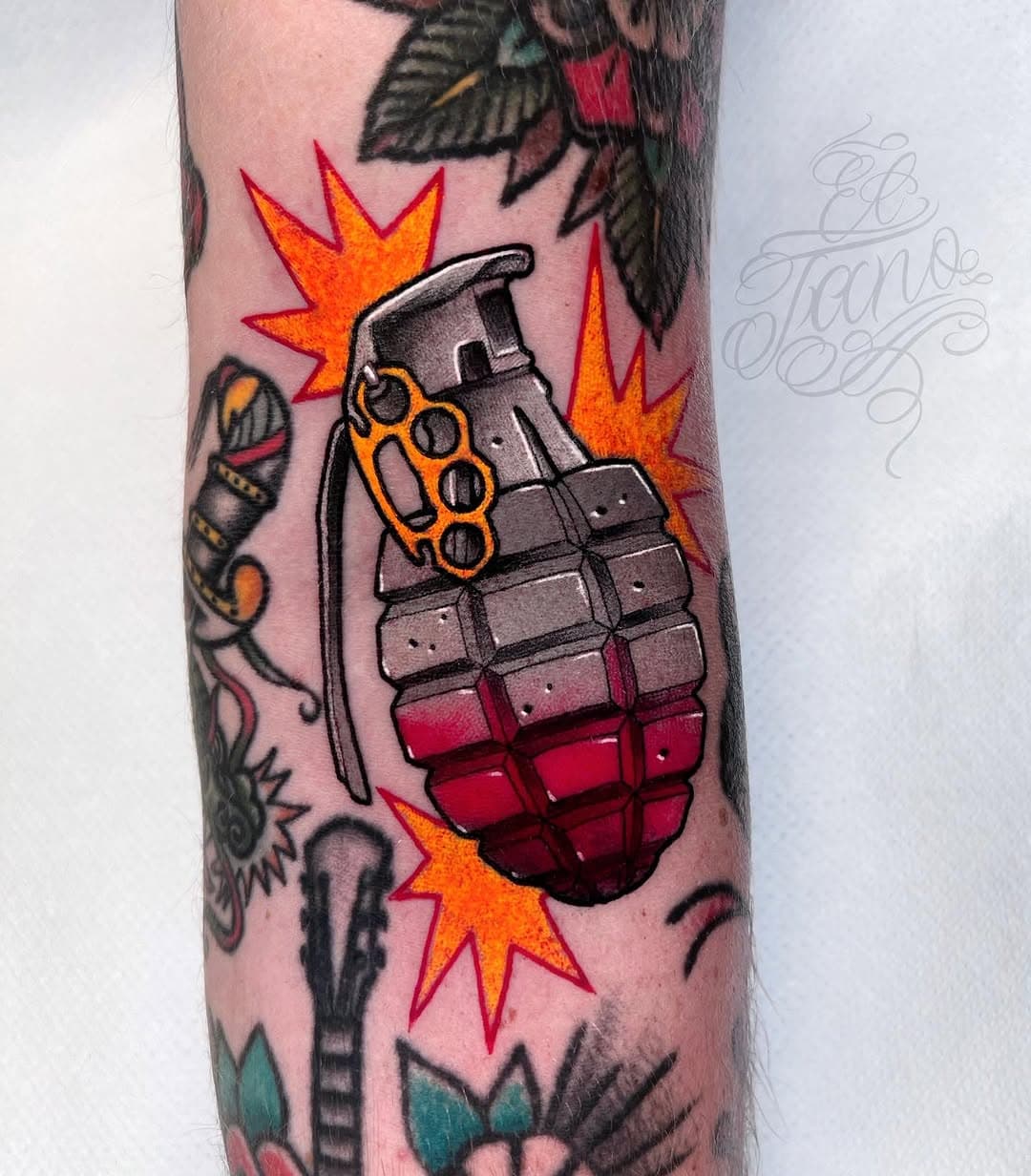 B00M 💥💥💥 
big filler on mate @michaeljerec 
#grenade #neotraditional #neotrad #neotradeu #neotraditionaltattoo #newtraditional #newtraditionaltattoo #fillertattoo #forearmtattoo #bomb