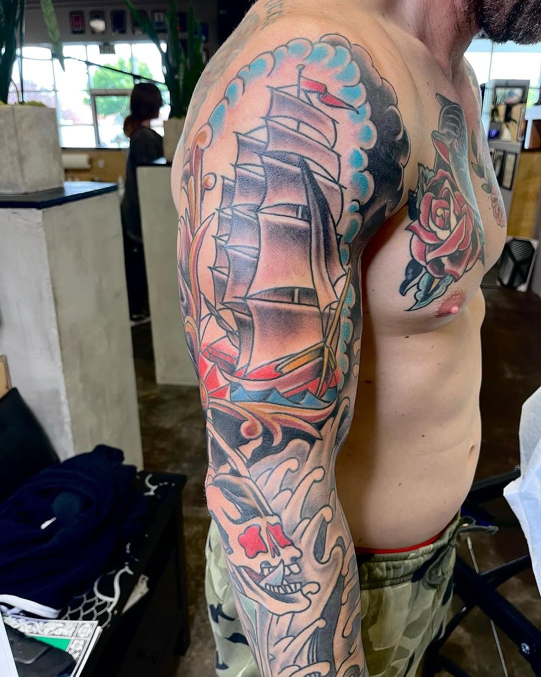 really fun full sleeve for a dedicated dude! thanks @opitschka! done at @monolith_tattoo_studio #bend #bendor #madeinbend #bendlife #bendoregonlife #bendover #traditional #traditionaltattoo #americantraditional #americanatattoos #boldwillhold #bright_and_bold #besttradtattoos #tradworkers #solidtattoo #tattoo #tattooing #tattoos #tattooe#traditionaltattooing