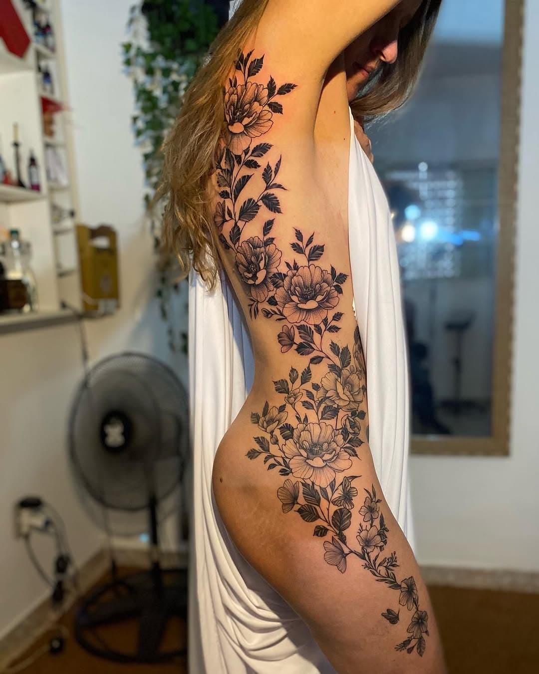 🌺Sem palavras! Gratidão pela confiança no trabalho! Ficou lindo mesmo!!
Pela coragem, pois fazer uma tattoo deste tamanho e neste local não é pra qualquer pessoa não! Ainda mas sem fazer careta 🤪 
E que venha as próximas. 🙏🏼
#tintasnacional #eletricink #eletricinkbrasil #pfmachines #ultrapen  #transversenanomachine @electricink @pftattoomachines #ultralinerblack