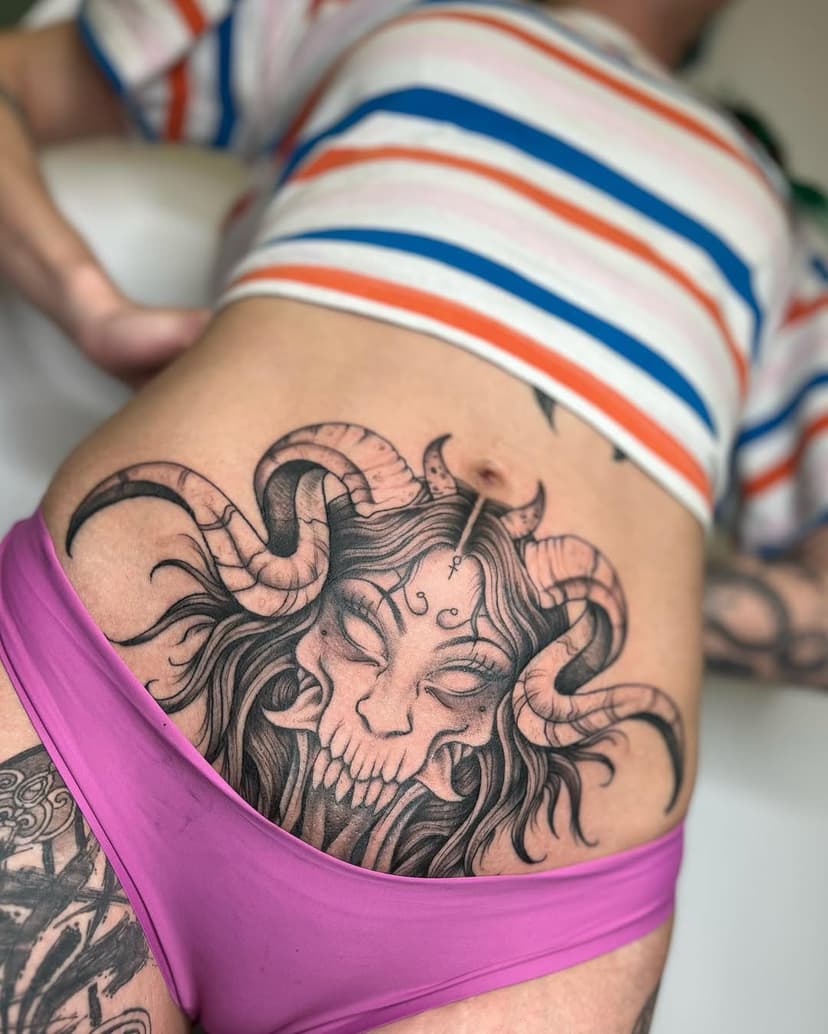 Big feminine demon energy for the amazing @ivyyymaree 
Honestly Sat so amazing for this one! 🖤🖤🖤
Done over two sessions 
-Stencil stuck w @stencil.jam 
-Washes w @darkhorseshadingblack 
.
.
.
.
#demontattoo #blackworktattoo #wellingtontattooer #darkart #nztattoo #wellingtontattoo #femaletattooartist