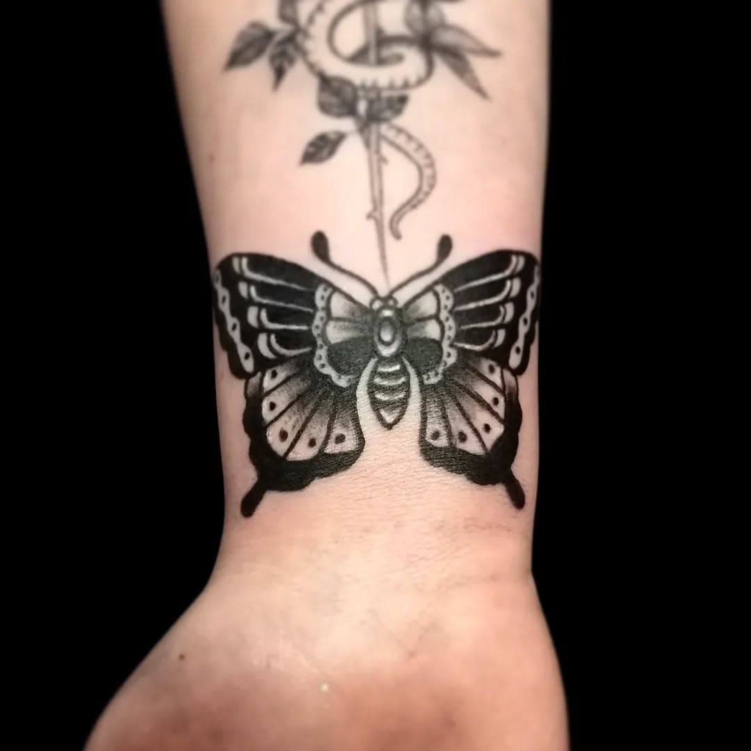 Butherfly tattoo #butherfly #butherflytattoo #keoztattoo #keoz #uk #uktattoo #readingtattoo #readink #reading #london #londontattoo #blackworktattoo #blacktattoo #tattoo #colortattoo #blackandwhitetattoo