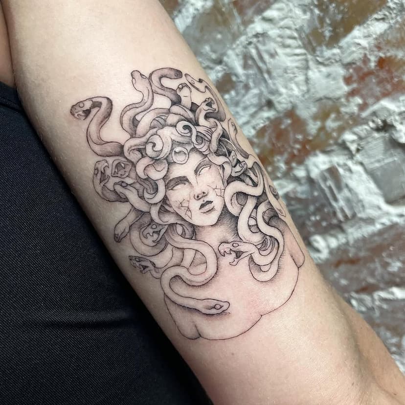 Medusa 

Tranquilo todo llega. Gracias por la confianza.
Para piezas así, no dudes en escribirme. Cada vez me siento mas cómodo trabajando en chikito.
#adoselectrictattooing #villanuevadecordoba #pozoblanco #valledelospedroches #cardeña #lentejas #salmorejo #añora