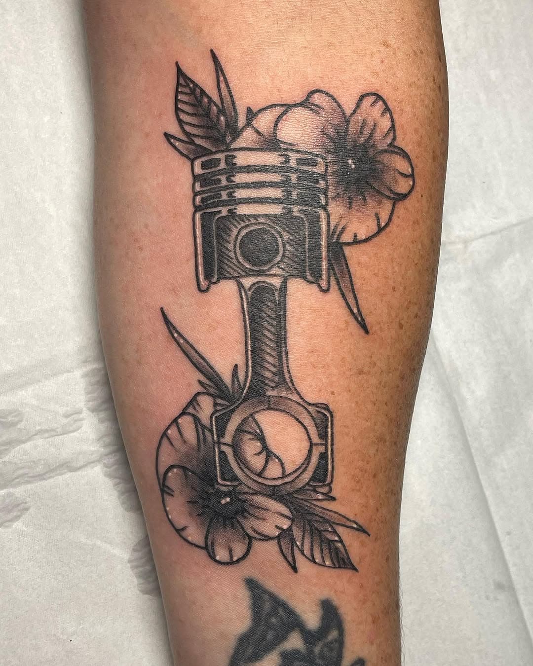 Did a piston with some pansies today!!! I love doing black and grey work 🥰🥰🥰 I’m always open to discuss future tattoo ideas!! Feel free to dm me!! #tattooshop #houston #tx #pistons #tattoo #blackandgrey #motor #lines #bishop