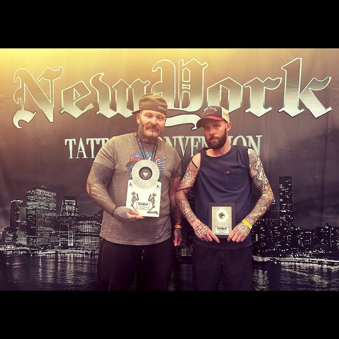 Whhhaaaatttttt ?!?!?!?? (Convention 72)

1st place Best Blackwork/Patternwork out at the mighty New York Tattoo Convention . . . 

@thenewyorktattooconvention 

Cloud 9 time . . . Connors sat like a champ yet again . . . 

Insane artists out here - happy happy Bradders 🙌🥳🇺🇸🖤

#winner #bestblackwork #tattooconvention #newyorkcity #holyfcuk