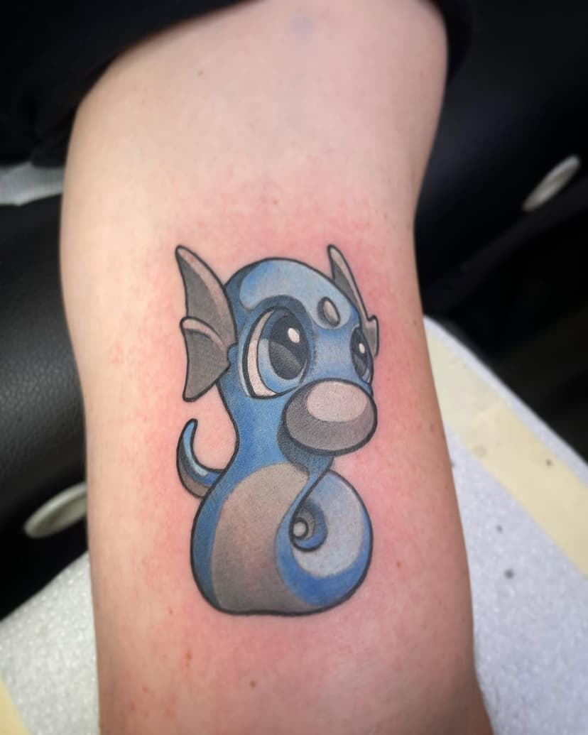 ⚡️Et un de plus à rajouter sur mon tattoodex !⚡️
🙃
Minidraco capturé lors de la @nantestattooconvention comme première tattoo!!🤙
.
Pour toutes demandes de rdv/projet—>
jaz.kustom@gmail.com
.
.
.
#minidraco #dratini #ミニリュウ #pokémon #pokémontattoo #tattoothemall #tatouezlestous #cute #chibitattoo #151 #blue #dragontattoo #nantestattooconvention #tattooconvention #flashtattoo #videogameaddict #videogametattoo #frenchtattooartist #frenchtattooer #mangatattoo #anime #jaztattooer #habananatattoosocialclub #newschoolfrance #nintendolovers #gamerink #barbernorthstar #kwadrontattoogallery