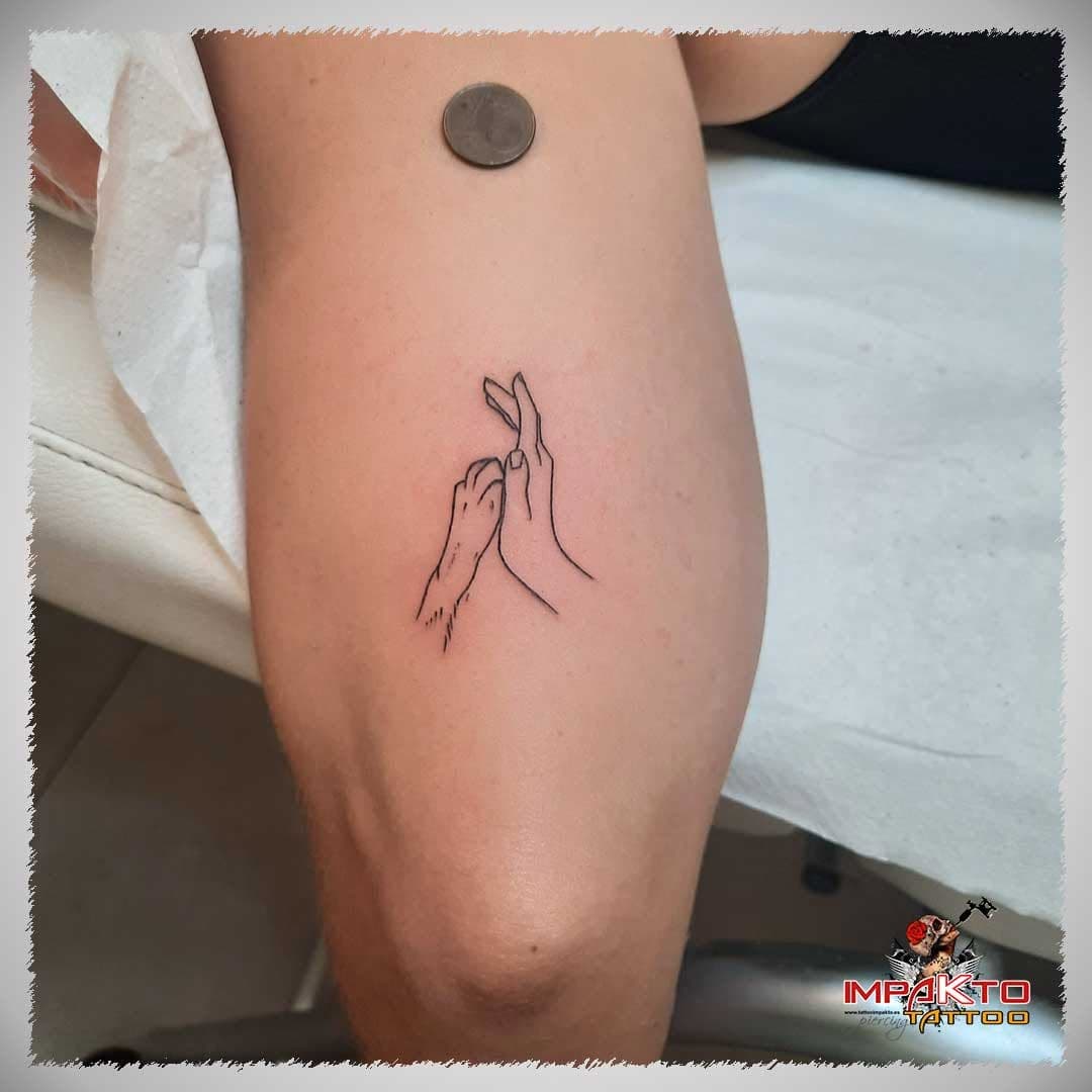 Tatuajes pequeños de manos con detalles sutiles.
Alegoría a la amistad con los animales.
Alegoría a la unión de la vida y muerte.
.
.
.
.
.
.
.
.
.
.
 #girlswithtattoos #boys #girls #tatuagem #tattooed #tatoo #tat #tatuajes #tattooartist #tattooideas #impaktotattoo #roquetasdemar