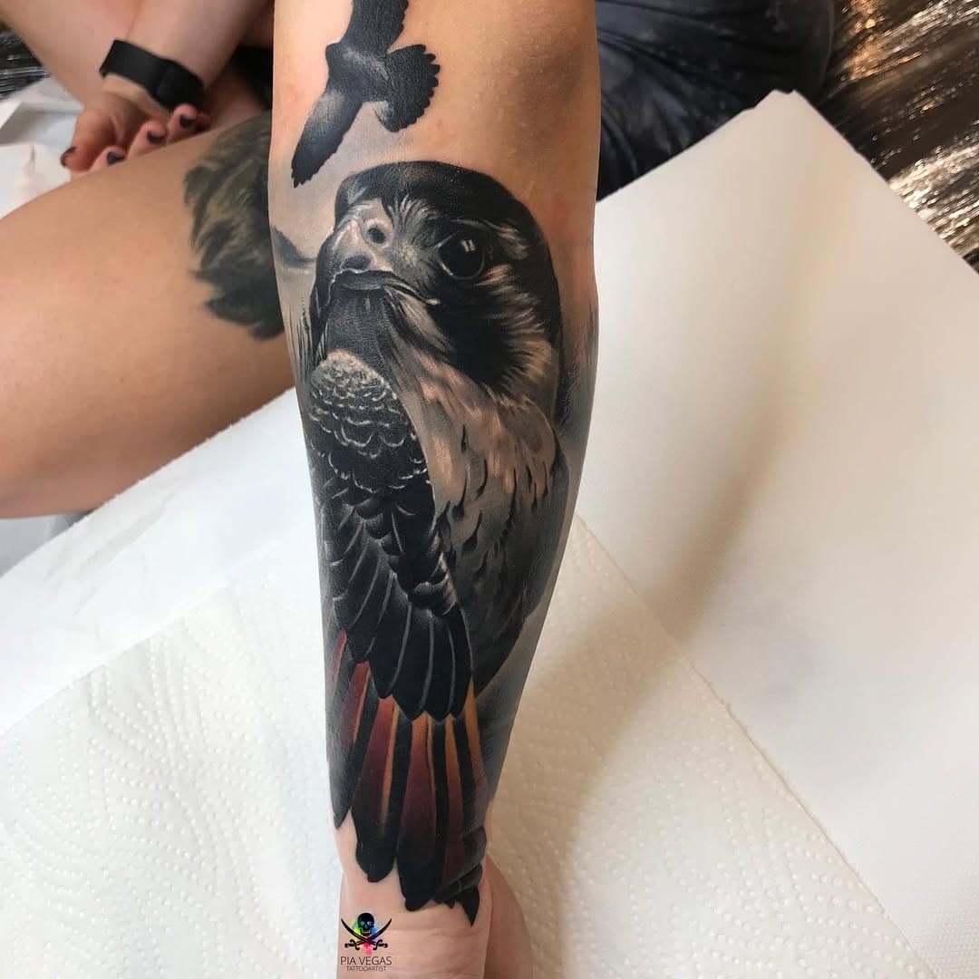 Tausche das Gedankenkarussell und die Zukunftsangst gegen ein radikales Hier und Jetzt! #piavegas #birdtattoos #passionpain #birdphotography