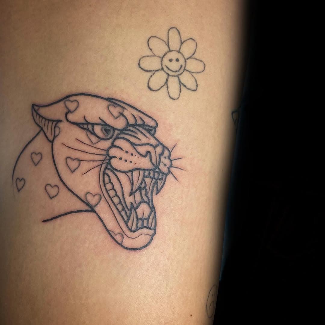 🐆 thanks again @lauradaunais_ ☺️! 

#panther #dantattoo #lemoyne #longueuil #tattoo #tattoos #panthertattoo #pantherhead #linework #lineworktattoo #9rs #1rl