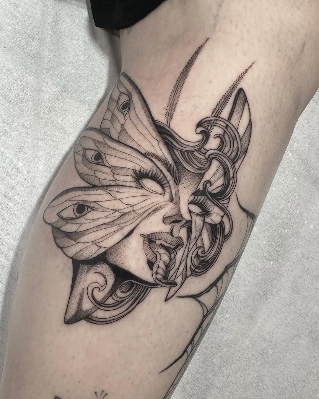 ⦿ Mariposa 
———————————————
🏴 @industrialinkestudio
📍 Av. Pompéia 1913 
💬 Atendimento pelo link da bio
———————————————
#blackworktattoo #blackworkbrasil #tattooideas #tattooart #blackworkartists #tattoobrasil #moth #mothtattoo #womantattoo #surrealismart #surrealismtattoo #butterflytattoo