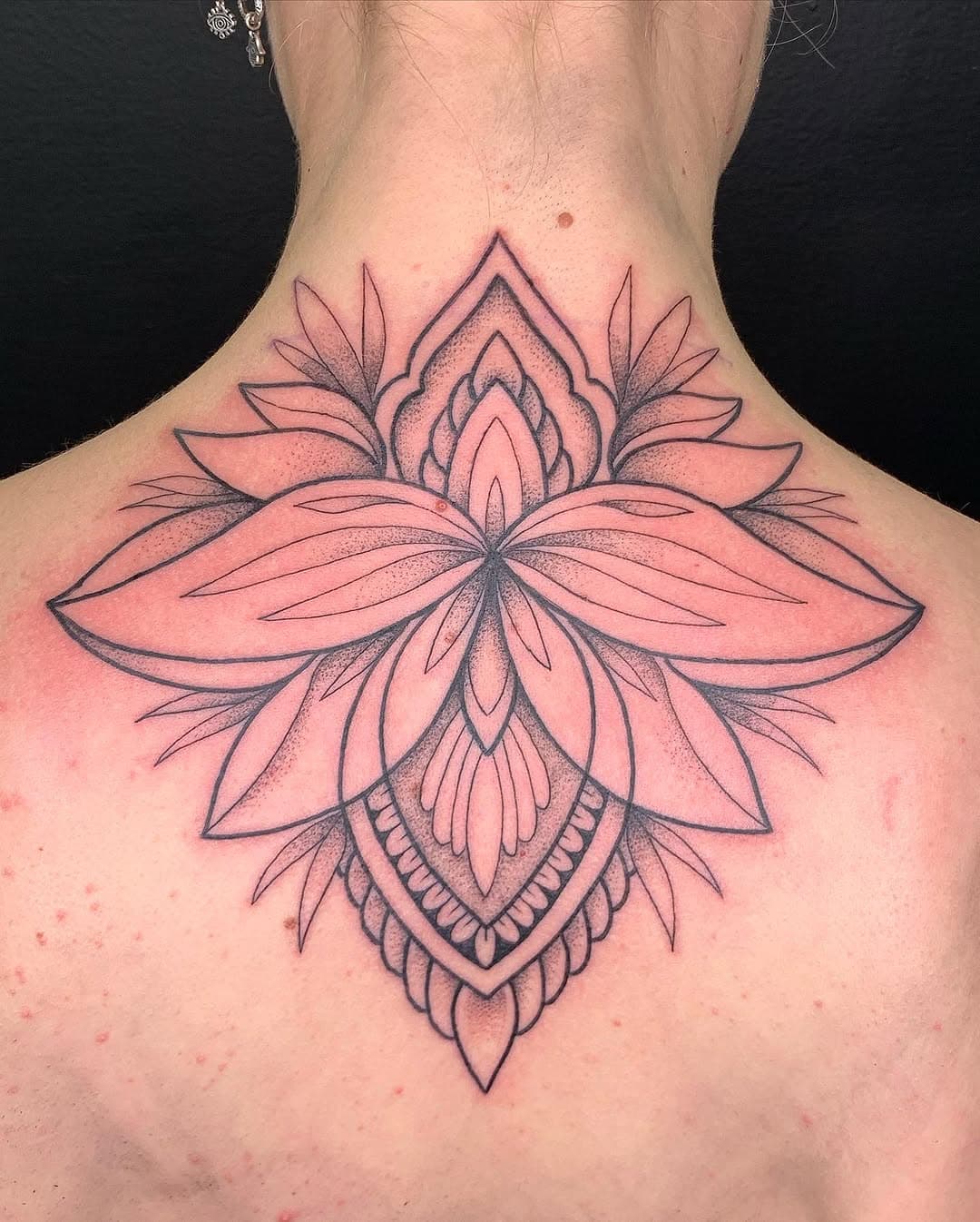 Ornamental 🪷 swipe per vederlo guarito⚡️#ornamental #ornamentaltattoo #dotworktattoo #lotus #blackworktattoo #asti