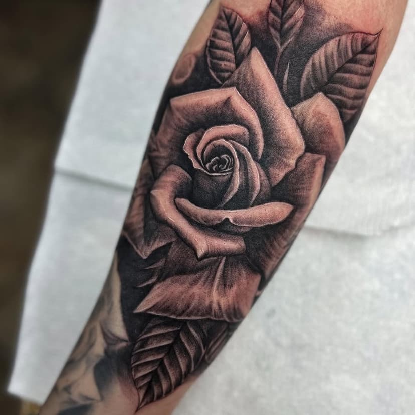 I love tattooing roses . One of my favorites . Now booking November-December for appointments dm or text me . Deposit required . Have a good weekend 
#tattoos #ventura #oxnard#camarillo #rosetattoo #rosa