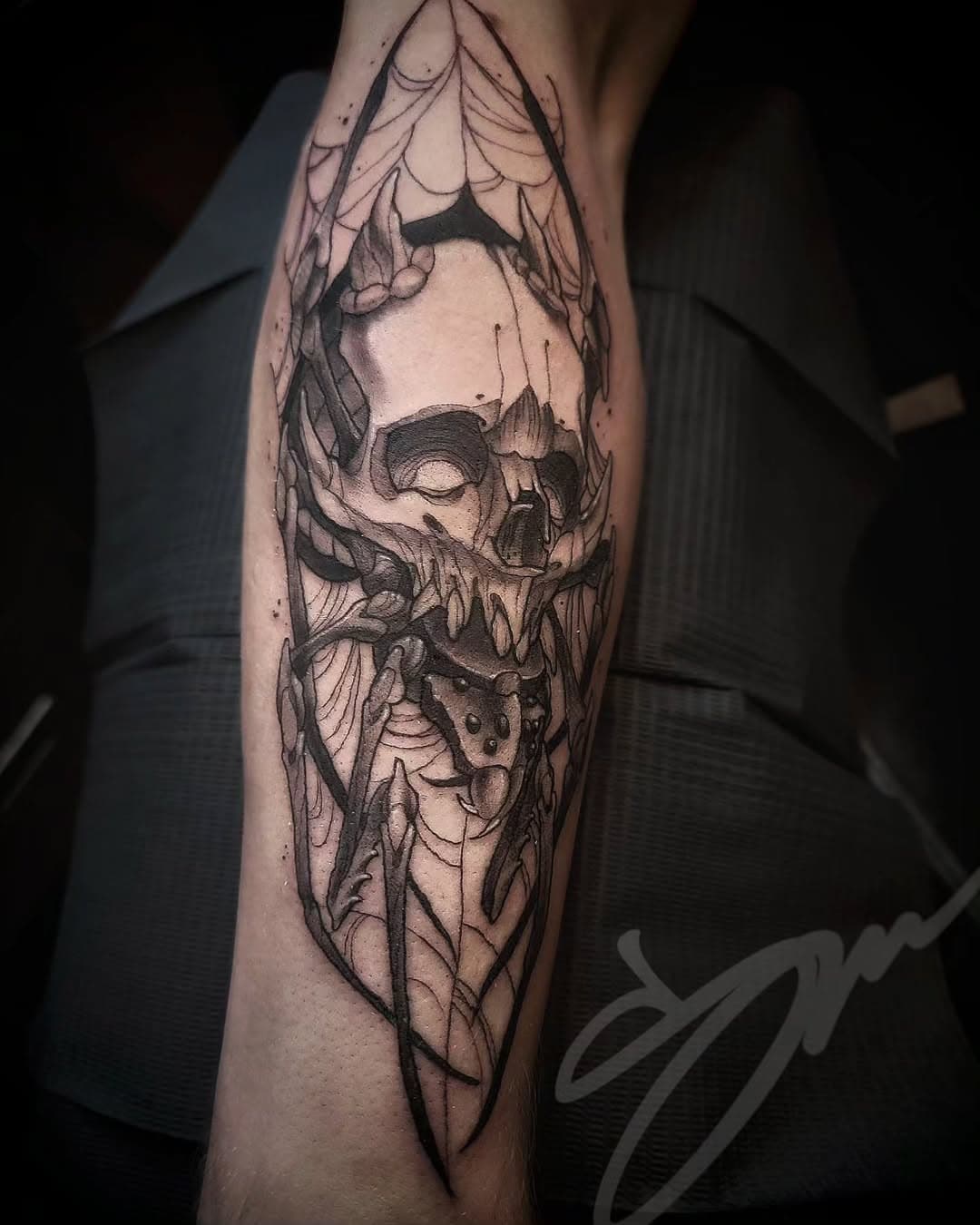 I got to do this creepy spider during the spooky season. Thanks @cyn_fully_blonde for all your family's support over the years. I'm grateful to have helped your son collect a killer first tattoo!