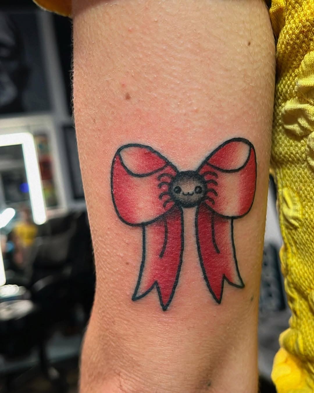 #cute little spider bow 🎀🕷️ for the lovely Alyssa! Thanks babe! 😘💕

Now booking for Dec. DM or email 
💌meliskatattoos@gmail.com

#halloweenies #spiderbow #custom #vegantattooer #vegan #tattoo #longbeach