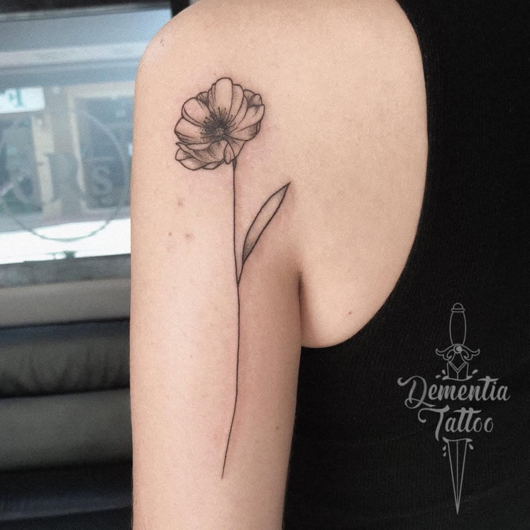 🌺✨ Tattoo realizado en @drassetattoostudio ✨🌺 
-
-
- Artista: @dementiatattoo 
- Para más info DM 📥

#tattoo #tattoos #ink #inked #art #tattooartist #tattooed #tattooart #tattoolife #amapolatattoo #artist #blackwork #tattooist #amapola #tattooing #instagood #paintings #tattoogirl #blackandgreytattoo #tattoodesign #tatuaje #tattoostyle #tattooer #drawing #tattooink #traditionaltattoo #tatuajes #digitalart #procreate #flowertattoo