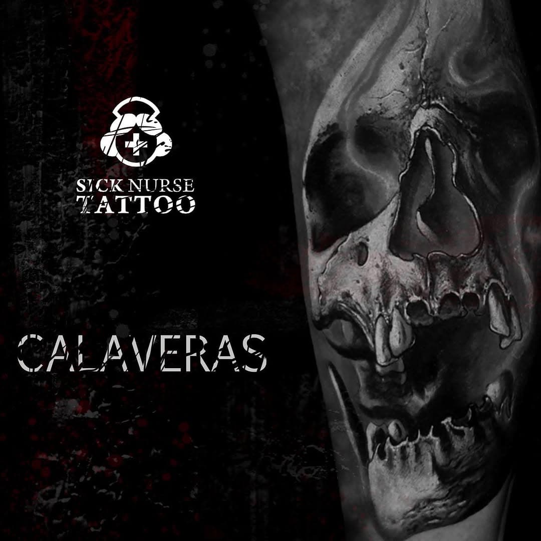 Algunas calaveras…tendría fotos para 20 post como este! 🫣
Some skulls…I would have pics for twenty posts like this one! 

#sicknursetattoo #sicknurse #tattoo #tatuaje #ink #inked #tattoolife #tattooed #black #realtattoos #skull #skulltattoo #realism #blackangrey #negroygris #textures #galicia #galiciatattoo #santiagodecompostela