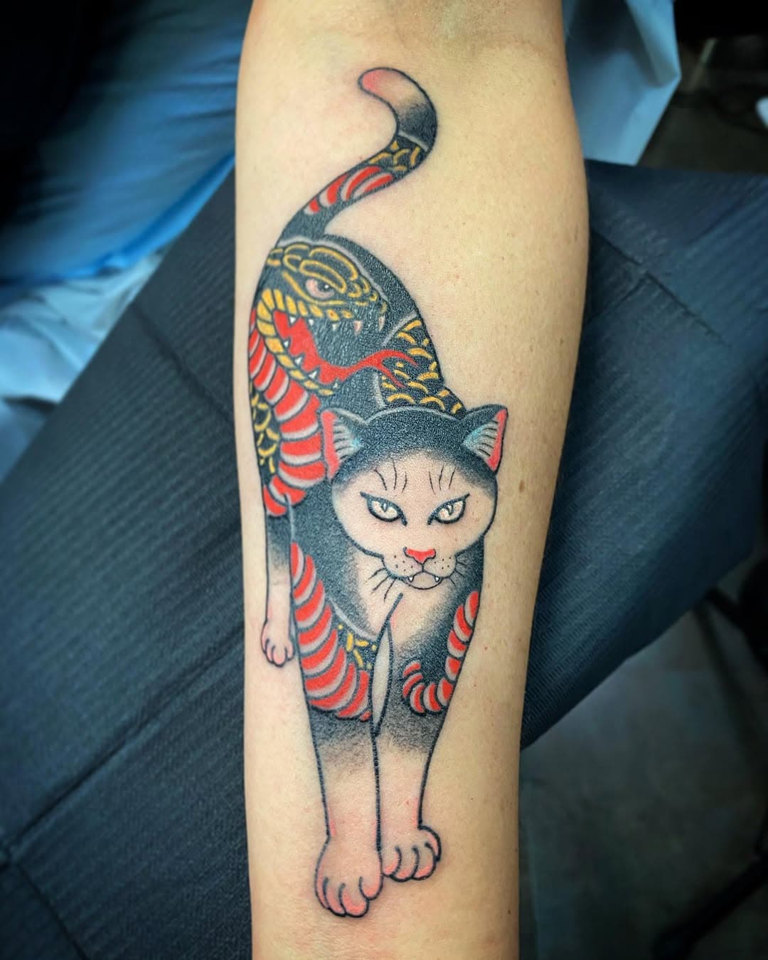 #monmoncat for @raven_kat77 thanks for asking for a cool tattoo!! 😎 @miamiinklovehate  DM me for your appointment today!  #miami #southbeach #snake #thesharppen #thepearl #cat