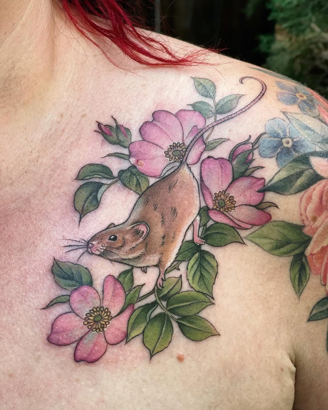 Sweetest lil mouse in wild roses for Nicole @getnails1 thanks girl! Would love to do more like thisss💕🌸🐭#tattoo#floraltattoo#vintagetattoo#botanicaltattoo