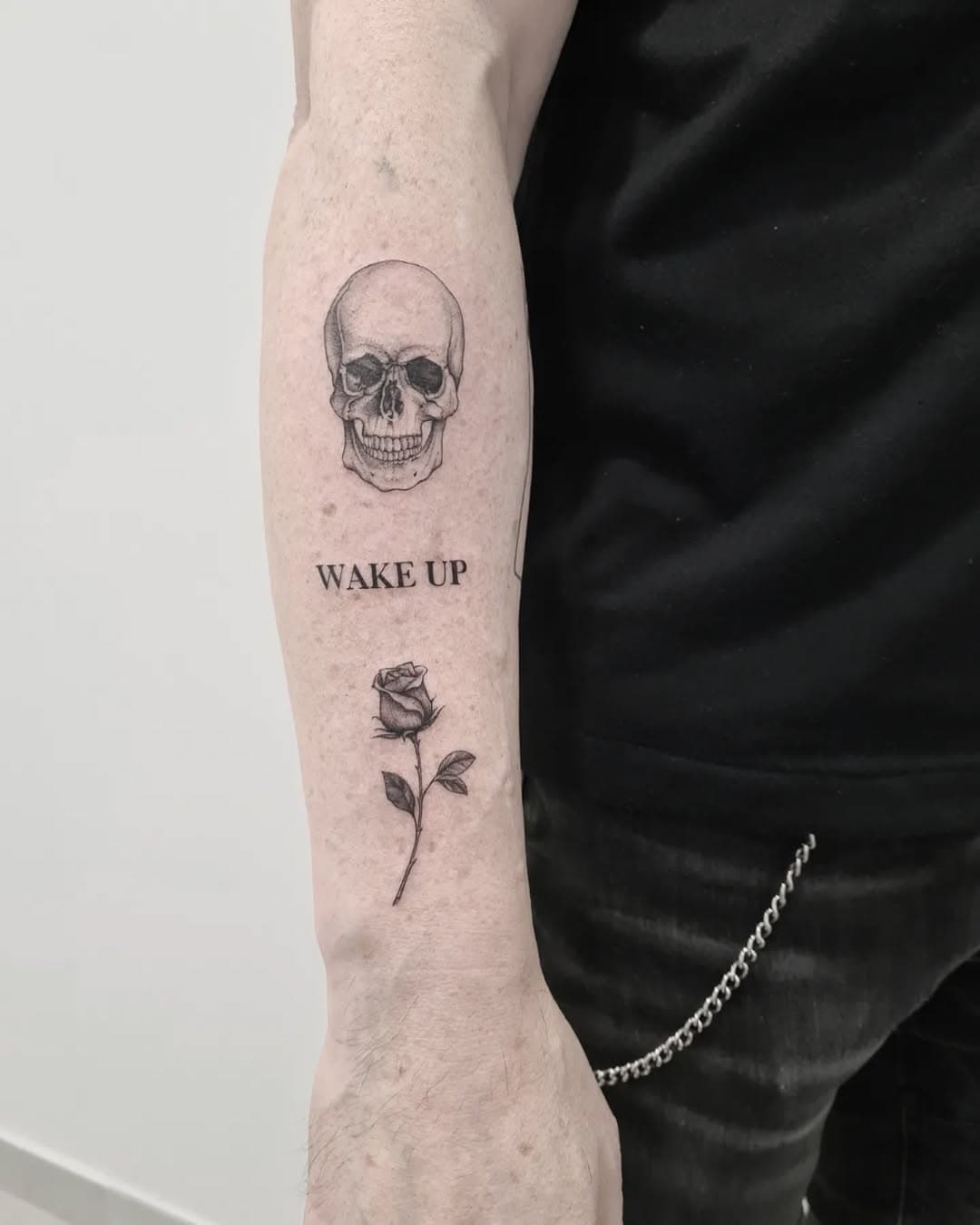 WAKE UP 

Hecho por @anita_lipsink
. 
@balm_tattoo @tattooshop.es @fineline_tattoocartridges #finelinetattoo #linea #line #minimal #detalle #detail #lineworktattoo #art #tattoart #design #tattoo #tattoos #tattooed #art #ink #inked  #tattoospain #tattoostudio #lipsink #tatuaje #tatuajes #sansebastian #donostitattoo