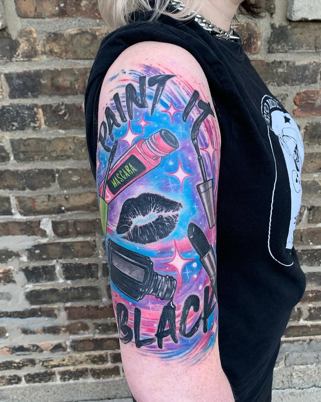 Oh my GOTH! Super fun piece for her love of black makeup.  Who still misses NEO?
To book an appointment, email angelakoscaltattoo@gmail.com #goth #gothgirlsummer #gothtattoo #blackmakeup #blacklipstick #gothmakeup #gothgirlsofig #neonightclubchicago #darkheartchicago #gothatheart #chicago #chicagotattooartist #avondalechicago