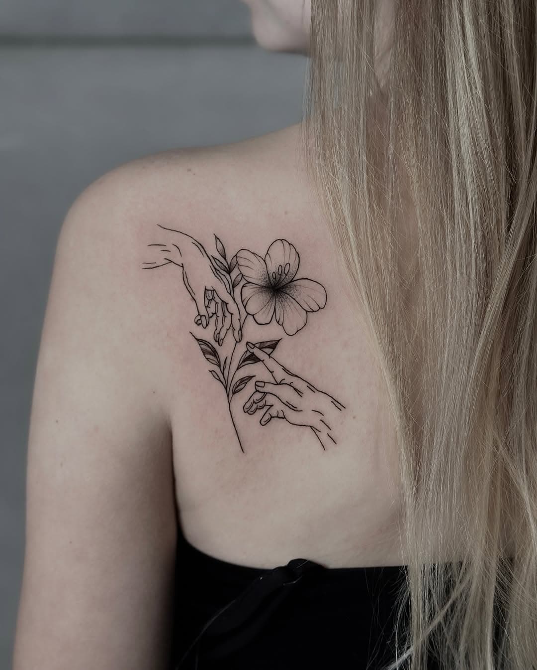 Delikatna praca naszej @jvbvskart 🌿

Jeżeli chcesz konturowy perfekcyjny projekt, to jak najbardziej pomożemy jego realizować!

Dla zapisów zapraszamy w DM📨😌

#tattoo #tattoosopot #tattoopoland #tattoogdansk #tattoogdynia #tattooculture #tattooinspiration