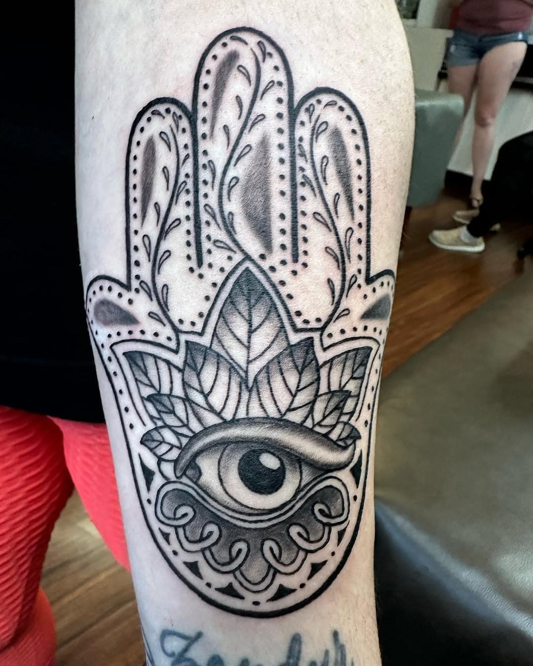 #HighFive tattoo by @conorsinkandart 

#CuteTattoo #CuteTattoos #TattooedGirls #TattooedGirl #TattooModels #TattoosOfInsta #TattooLifestyle #808Tattoos #HawaiiTattoos #HawaiiTattooArt #OahuTattoo #LuckyWeLiveHawaii #RockStarHawaii #RockStarTattoo #WaikikiTattoo  #ColorTattoos #BnGTattoo #TattooTherapy #Cheers #BodyArt #RotaryTattoo #ThankYouForLooking #MuchAloha