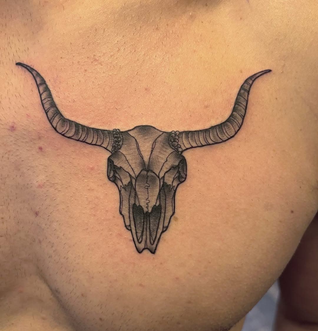 Fineline bull skull. More black & grey please.

@inkadinkadoo_tattoo 
@turbanekmachines 
@rubbercitytattooinvitational 
@cranberrytattooclassic 

#blackandgreytattoo #finelinetattoo #pittsburgh #pittsburghtattoo #pittsburghtattooer #skulltattoo #bullskulltattoo