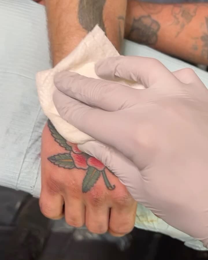 The classiest way to let the world know you’re down with getting high😶‍🌫️

@inkadinkadoo_tattoo 
@turbanekmachines 
@rubbercitytattooinvitational 
@cranberrytattooclassic 

#hightimes #traditionaltattoo #traditionaltattoer #pittsburgh #pittsburghtattooer #hailtheleaf