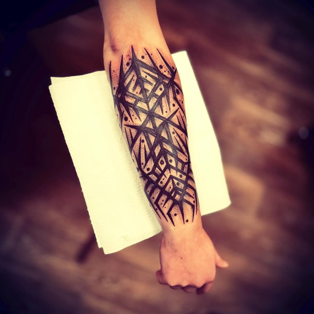 🌑DARK SKETCH NEO ORNAMENT🌑
Beratung & Terminvergabe
✏️ mail@inkindustries.de
WhatsApp: 01702482981
🌑❤️🌑

#darktattoo #sketchtattoo #neotribal #tribal #tribaltattoo #ornamentaltattoo #ornamenttattoo #ink #tattoo #lohmar #siegburg #troisdorf #overath #bonn #blackwork #blackworkers #blackworktattoo #abstractart #abstracttattoo #sketchart #cheyennetattooequipment #dynamicink #dynamicblack #fkirons #eclipsetattooink #darkornaments