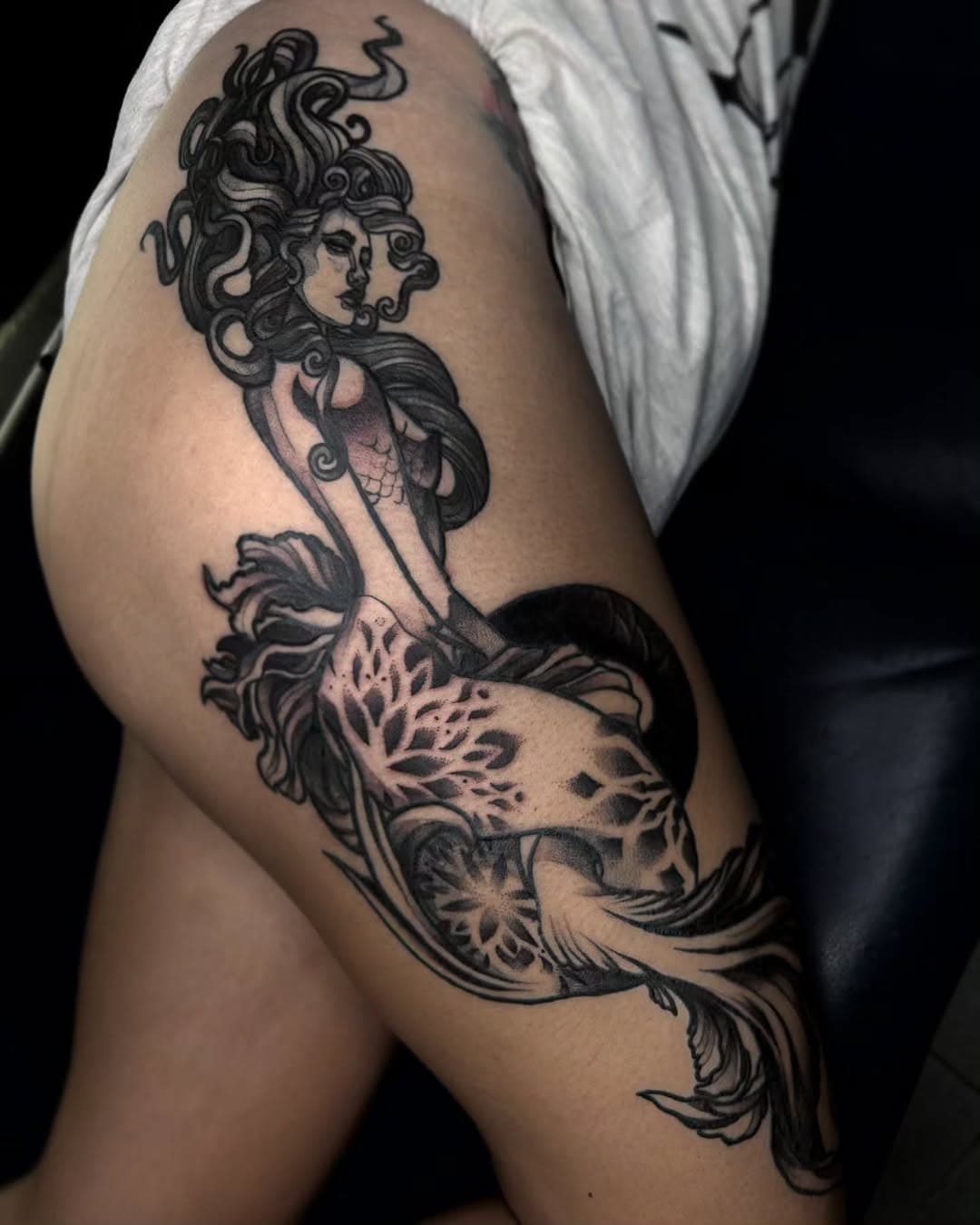 • Mermaid •

Proyecto pierna marina. Realizado en @thehoodcancun 
Citas y cotizaciones al DM

#neotrad #neotraditional #neotraditionaltattoo #blackworktattoo #blacktattoo #blackwork #blvck #thehoodrifa #ozzinkd #cancuntattoo