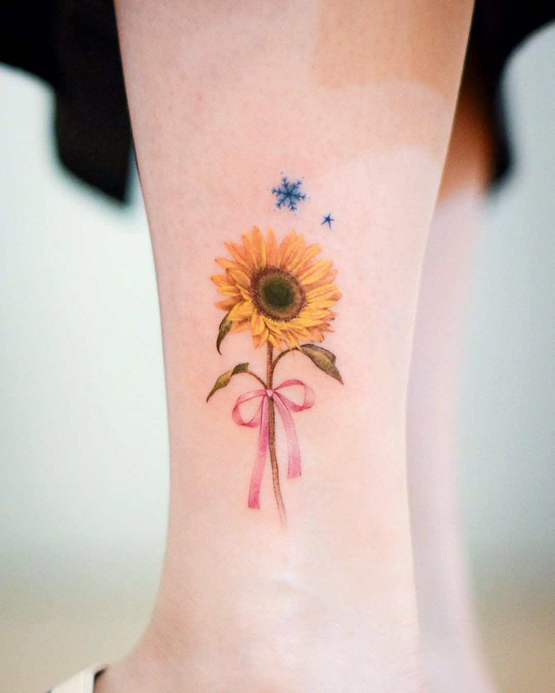 🌻🎀✨for @tattooist_yeonnie 🥰-booking link in bio. @tattooist_jason @area6tattoostudio 

www.area6tattoo.studio/booking 

#tattoo #tattooing #tattoonyc #tattooed #tattooedgirl #tattoolife #tattooartist #tattooart #tattooideas #tattoostyle #tattoos #tattooist #tattoodesign #tattooer #tattooinspiration #ink #inked #inkart #inklife #inkedgirls #fineline #lineart #linework #lineworktattoo #smalltattoo #sunflower #star #flower